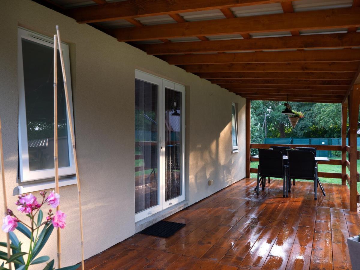 Laurahaus Villa เดชชิน ภายนอก รูปภาพ