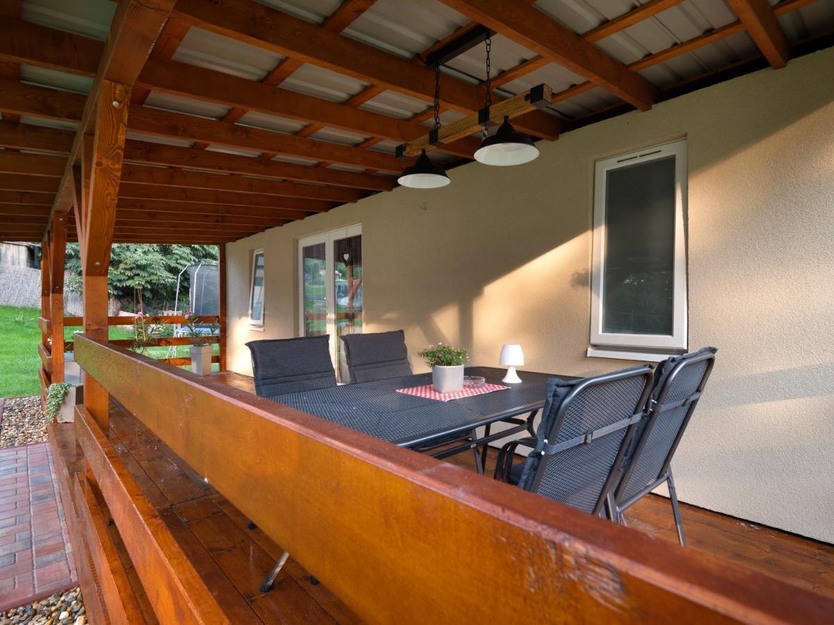 Laurahaus Villa เดชชิน ภายนอก รูปภาพ